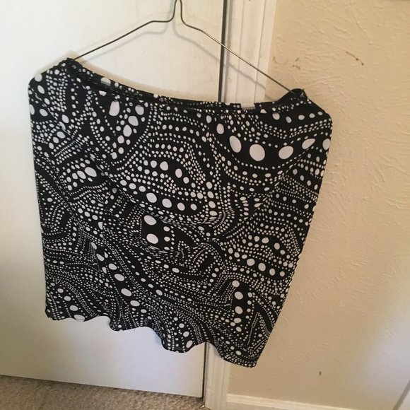 Geometric black and white skirs - Picture 1 of 2